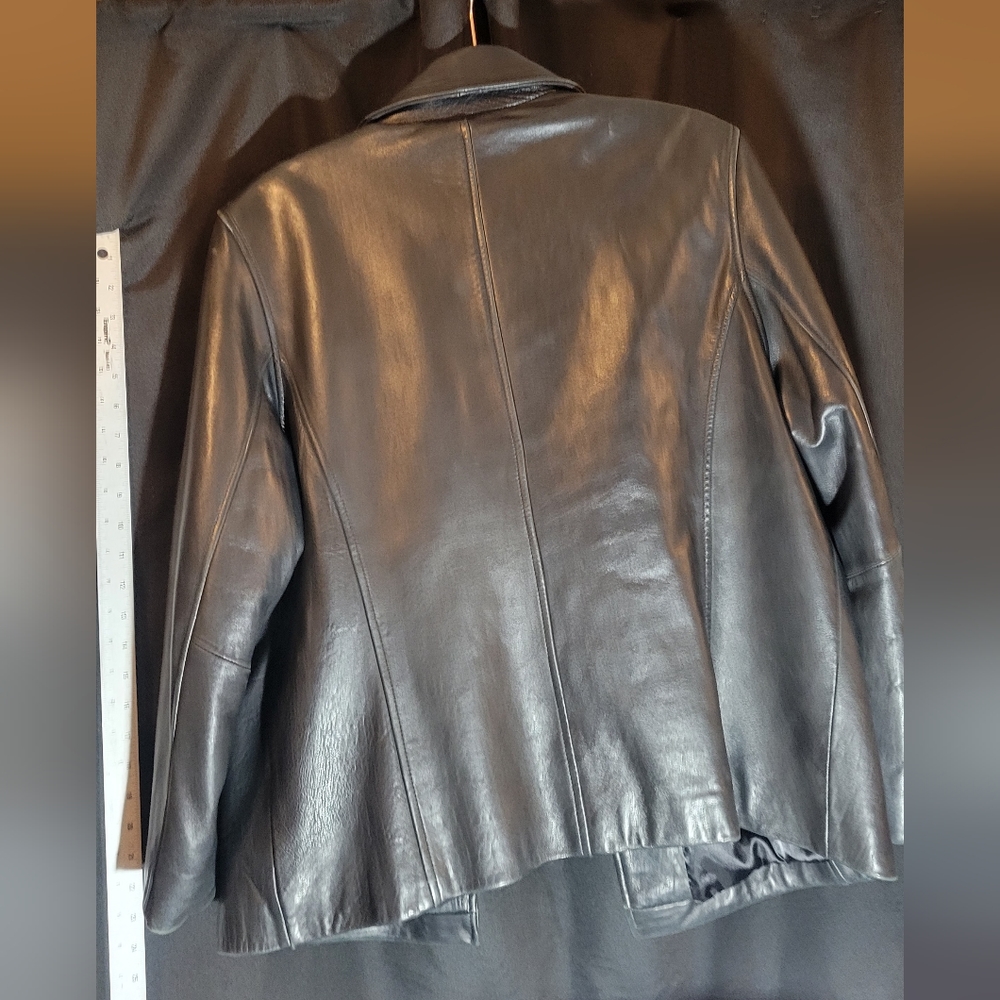 Women's Genuine leather coat. Make an offer